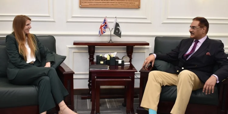 UK, Pakistan Vow to Deepen Defence Cooperation in High-Level Meeting