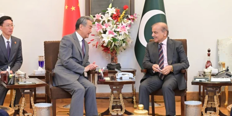 Pakistan, China Reaffirm Commitment to Strengthen CPEC and Strategic Ties
