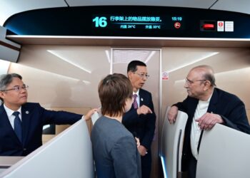 President Zardari Travels on China’s High-Speed Rail, Praises Sustainable Transport Innovations