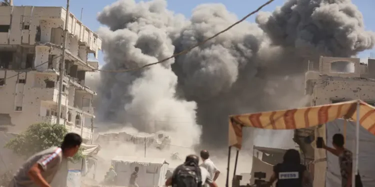 Israeli Forces Flatten Gaza Homes as Rubio Visits for Peace Talks