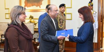 Envoys of Greece, EU, and Hungary Present Credentials to President Zardari