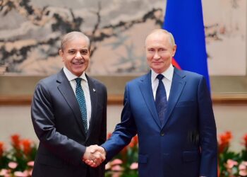 PM Shehbaz, President Putin Vow to Strengthen Pakistan-Russia Ties in Beijing