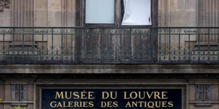Louvre Museum Robbed in 4-Minute Operation; Historic French Crown Jewels Stolen