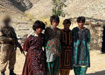 Militants caught fleeing in women’s disguise
