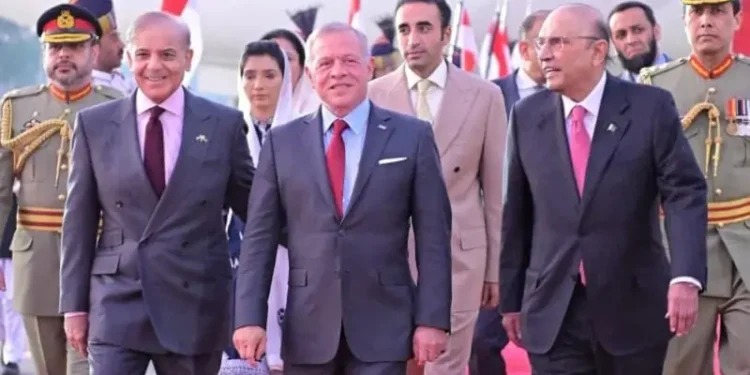King Abdullah II Begins Two-Day State Visit to Pakistan, Receives Warm Welcome in Islamabad