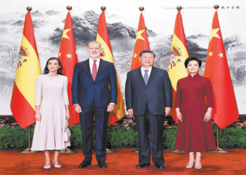 King Felipe VI, accompanied by Queen Letizia, met Xi and First Lady Peng Liyuan at the Great Hall of the People in Beijing