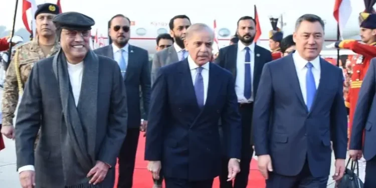 Kyrgyz President Sadyr Zhaparov Arrives in Islamabad for First-Ever State Visit