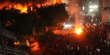 Violence erupts in Dhaka after Pro-democracy youth leader dies