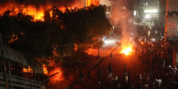 Violence erupts in Dhaka after Pro-democracy youth leader dies