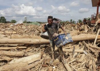 Indonesia flood death toll tops 1,000 as rescue operations continue