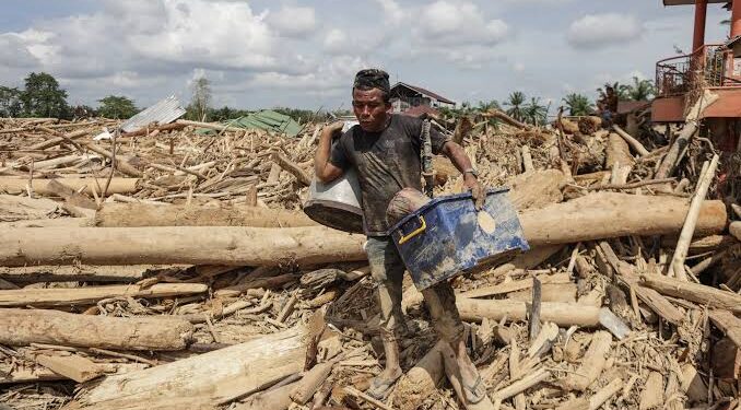 Indonesia flood death toll tops 1,000 as rescue operations continue