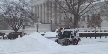 Historic Winter Storm Paralyzes Northeastern US, Claims Lives, Cuts Power, Disrupts Travel