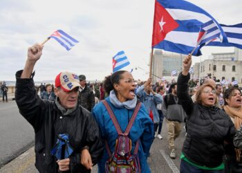 Trump Threatens New Tariffs on Countries Supplying Oil to Cuba