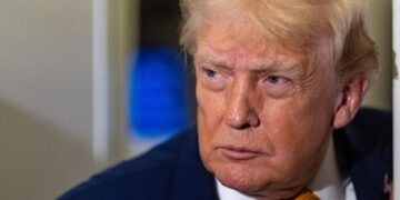 Trump Backs Bill Targeting Buyers of Russian Oil