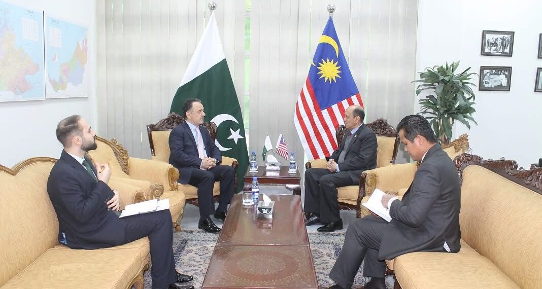 Turkish Ambassador Meets Malaysian High Commissioner: Discuss Trilateral Cooperation with Pakistan