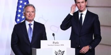 US Backs Security Guarantees for Ukraine at Paris Summit of Kyiv’s Allies