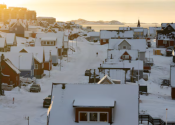 World markets jolted, dollar dips as Trump vows tariffs on Europe over Greenland