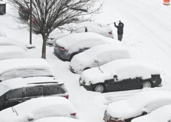 Massive Blizzard Halts Travel Across U.S. Northeast, Over 5,700 Flights Canceled