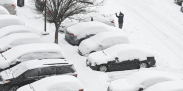 Massive Blizzard Halts Travel Across U.S. Northeast, Over 5,700 Flights Canceled