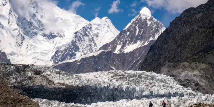 Glacier Grafting: Pakistan’s Himalayan Communities Fight Water Scarcity Amid Melting Glaciers