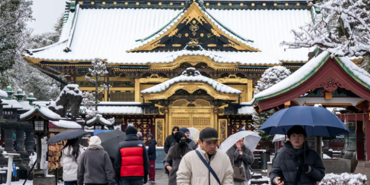 Chinese tourists shun Japan over lunar new year holiday as rift deepens