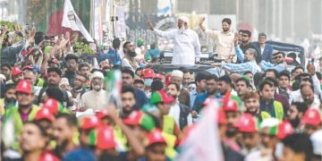 Bangladesh poll race heats up on final day of campaigning