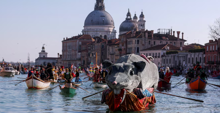 Europe loses hold on American tourists, woos Chinese, Indian travelers, survey shows