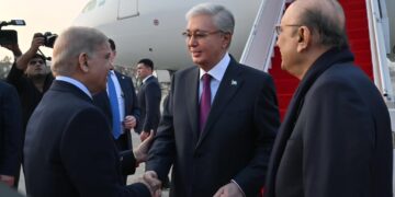 PM Shehbaz warmly welcomes Kazakhstan President Tokayev at official residence