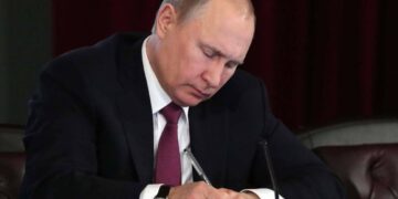 Putin reaffirms readiness to ramp up anti-terror cooperation with Pakistan after ICT attack