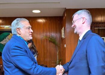 Pakistan, Russia Reaffirm Cooperation as Envoy Meets Foreign Minister