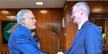 Pakistan, Russia Reaffirm Cooperation as Envoy Meets Foreign Minister