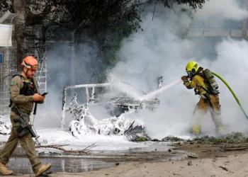 Iran Launches Coordinated Missile and Drone Attacks on US Bases Amid Ongoing Regional Conflict