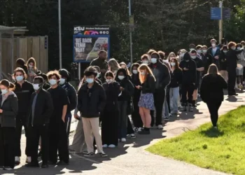 UK meningitis outbreak cases rise to 27