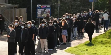 UK meningitis outbreak cases rise to 27