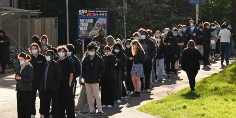 UK meningitis outbreak cases rise to 27