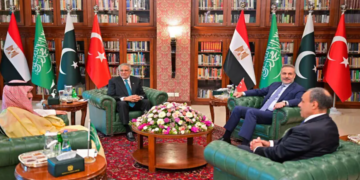 Dar signals US-Iran talks as regional bloc seeks diplomatic off-ramp