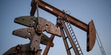 Oil rises as global markets assess supply risks after Iran denies US talks