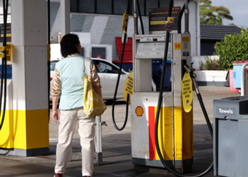 Australia to halve tax on fuel, underwrite spot cargoes