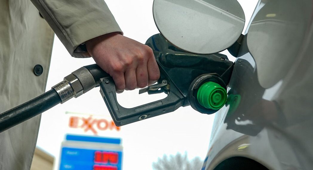 US Fuel Prices Surge Amid Iran War, Raising Political Pressure on Trump
