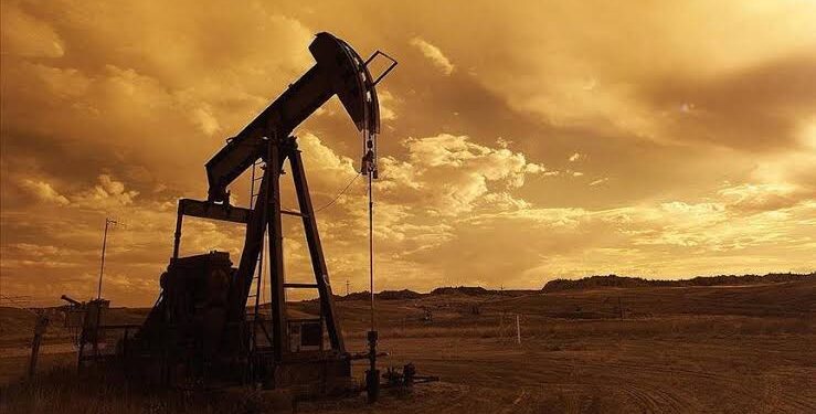 Oil falls as Trump predicts Middle East de-escalation