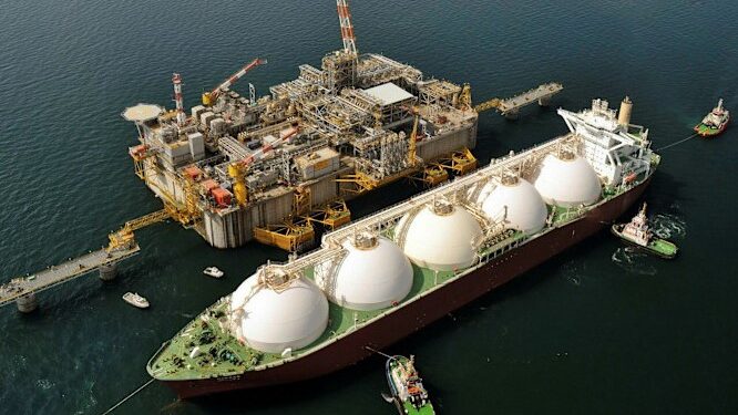 Qatar Halts LNG Production as Middle East Strikes Disrupt Global Energy Markets