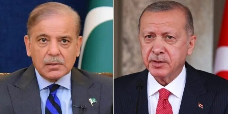 Erdogan Offers Support to Restore Pakistan-Afghanistan Ceasefire in Call with PM Shehbaz