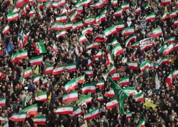 Thousands Attend Funeral of IRGC Naval Commander in Tehran Amid Ongoing Conflict