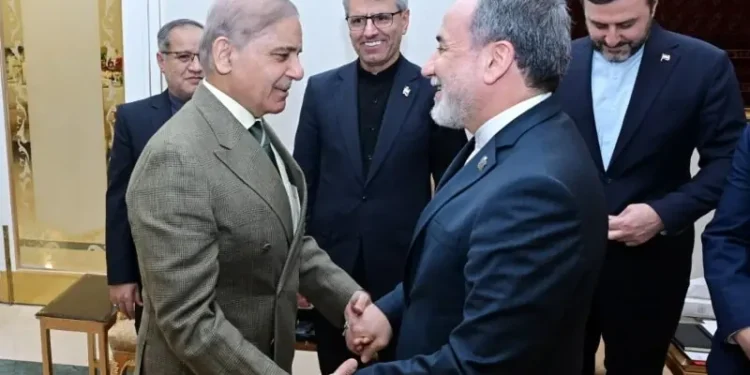 Iran FM to Revisit Pakistan After Oman Trip, Focus on Regional Diplomacy