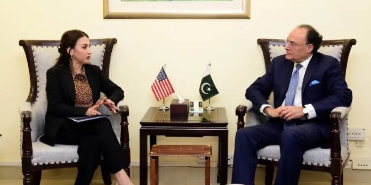 Pakistan Seeks IMF Flexibility Amid Oil Price Surge, Plans to Pass Fuel Burden to Consumers