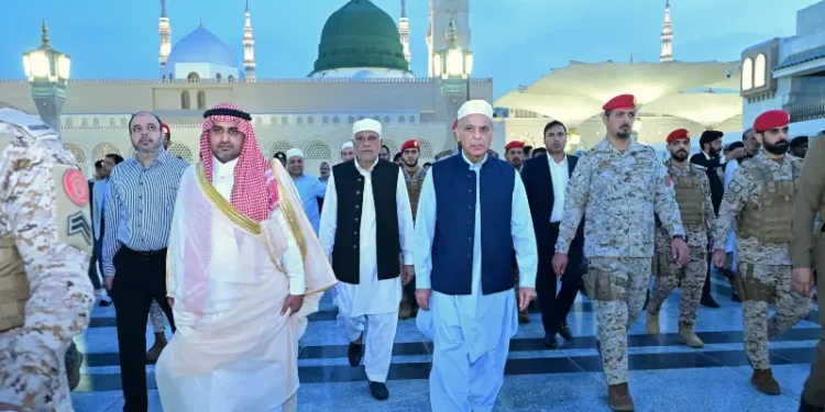 PM Shehbaz Proceeds to Doha After Concluding Saudi Visit, Set to Meet Qatari Emir