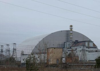 Exclusive: Ukraine says some Russian missiles fly near Chornobyl, risking major accident