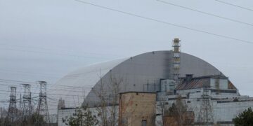 Exclusive: Ukraine says some Russian missiles fly near Chornobyl, risking major accident