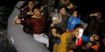 Eighteen migrants drown after boat sinks off Turkey
