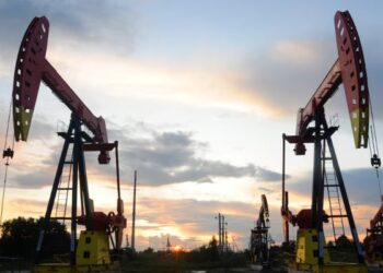 Oil prices extend gains as Trump sharpens rhetoric on Iran